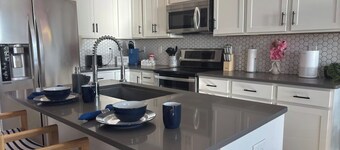 Greenville Gem | Scenic Balcony Views & Free Parkg