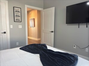 2 habitaciones, escritorio, tabla de planchar con plancha y wifi gratis 