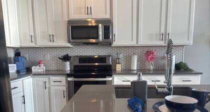 Greenville Gem | Scenic Balcony Views & Free Parkg