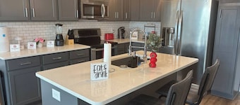 Gated 2BR in Greenville w/Vibes