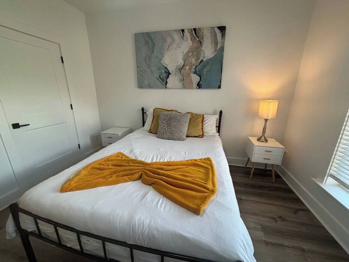 Gated 2BR in Greenville w/Vibes