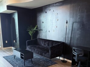 Smart TV, fireplace, books - Midtown High-Rise King Bed Free Parking Rooftop Pool City Views! (Atlanta)