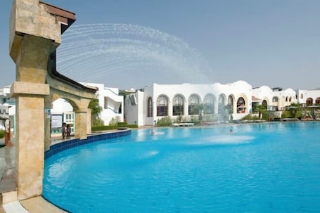 Piscina all'aperto. Dreams Vacation Resort
