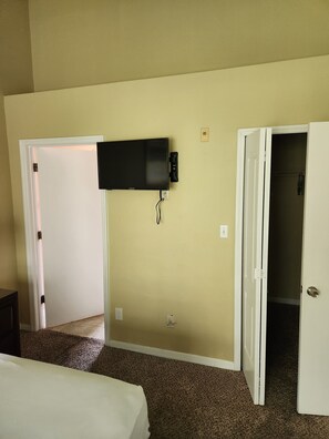 3 habitaciones, tabla de planchar con plancha y wifi gratis 
