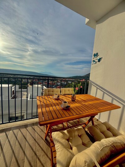 Deniz ve Dağ manzaralı 2+1 dubleks daire