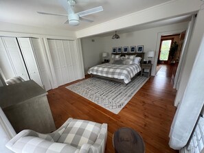 6 bedrooms, WiFi, bed sheets