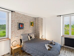 4 slaapkamers, een strijkplank/strijkijzer, wifi, beddengoed