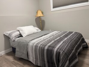 2 bedrooms, iron/ironing board, free WiFi, bed sheets - Esplendido suites, perfect for couples, friends and travellers seeking pleasure (Saskatoon)