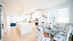 Dining - Stylish 5BR DC Retreat with Rooftop & Backyard (Washington DC)