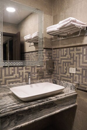 Towels, soap, toilet paper - Family-Friendly Stay Near the Pyramids – Safe, Spacious & Full of Giza Magic! (Giza Governorate)