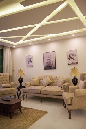 Living area - Family-Friendly Stay Near the Pyramids – Safe, Spacious & Full of Giza Magic! (Giza Governorate)