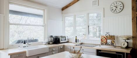 Four Ă micro-ondes, un four, surface de cuisson, grille-pain