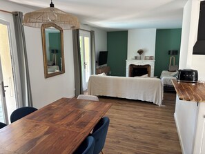 3 slaapkamers, een strijkplank/strijkijzer, wifi, beddengoed