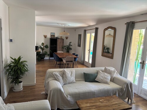 Villa au calme avec piscine proche de la mer