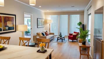 55-inch Smart TV with digital channels, Netflix, streaming services