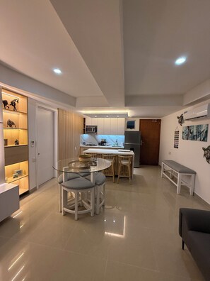 Dining - Charming Ocean front 2-bedroom apartment in lovely Cartagena de Indias with WiFi (Cartagena de Indias)