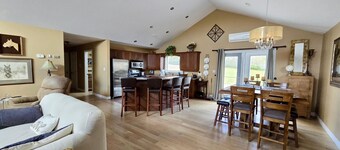 Cozy & Private Countryside home close to the City as well as beaches/attractions