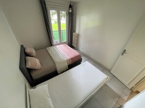 3 chambres, fer et planche à repasser, Wi-Fi gratuit, draps fournis