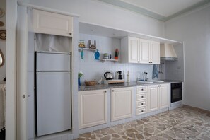 Frigorifero, forno, piano cottura, lavastoviglie