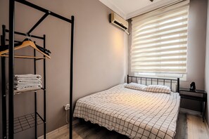 2 bedrooms, iron/ironing board, WiFi, bed sheets