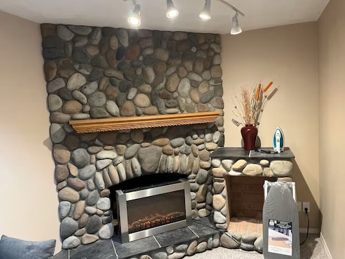 Family Friendly Basement Suite near to Spruce Meadows