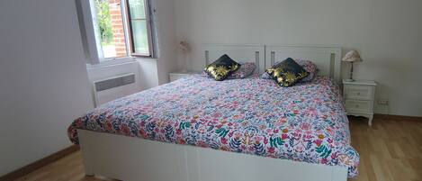 9 عدّة غرف نوم ومكواة/لوح كي وسرير سفر وواي فاي مجانًا