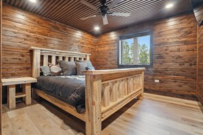 8 bedrooms, travel crib, free WiFi, bed sheets