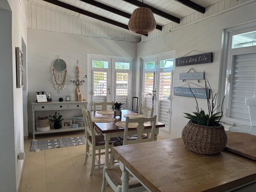 Charming 2-bedroom house in Boquerón with WiFi and AC