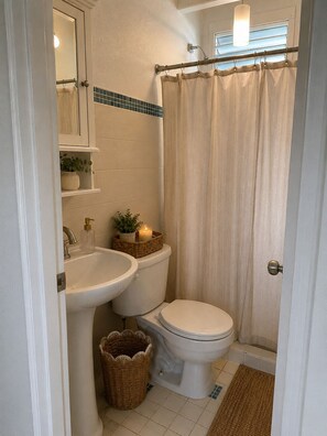 Shower, towels, soap, toilet paper - The Blue Coconut • Pool • Pergola • Steps from Boqueron Beach (Boquerón)