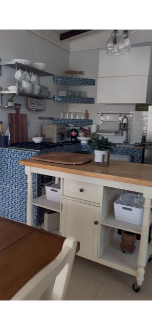 Fridge, microwave, stovetop, coffee/tea maker - The Blue Coconut • Pool • Pergola • Steps from Boqueron Beach (Boquerón)