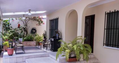 Una casa cómoda en un lugar seguro y con las amenidades necesarias!!