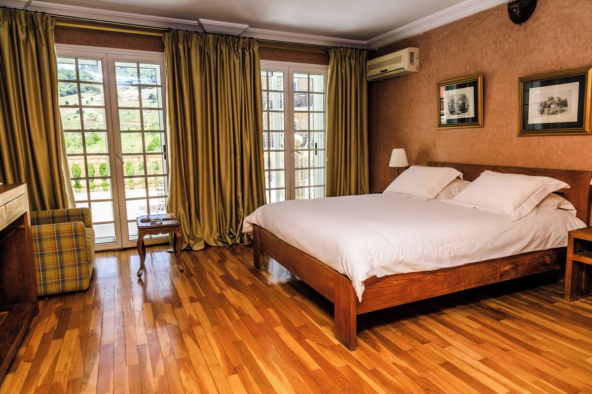Classic Double Room | In-room safe, blackout curtains, soundproofing, free WiFi