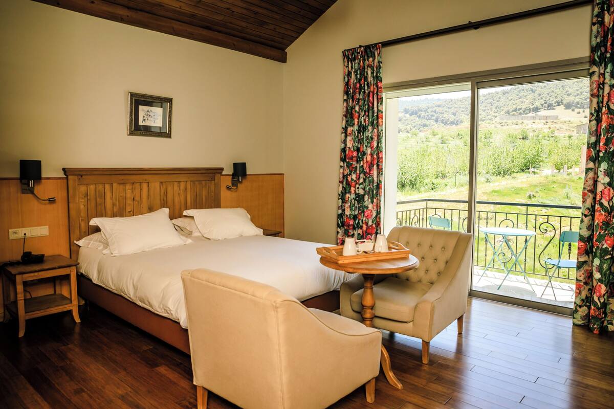 Deluxe Room | In-room safe, blackout curtains, soundproofing, free WiFi