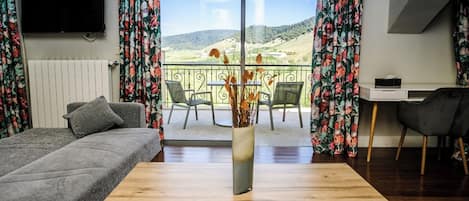 Suite – deluxe | Safe på rommet, blendingsgardiner, lydisolert og wi-fi (inkludert)