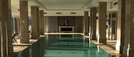 Alberca techada y alberca al aire libre por temporada