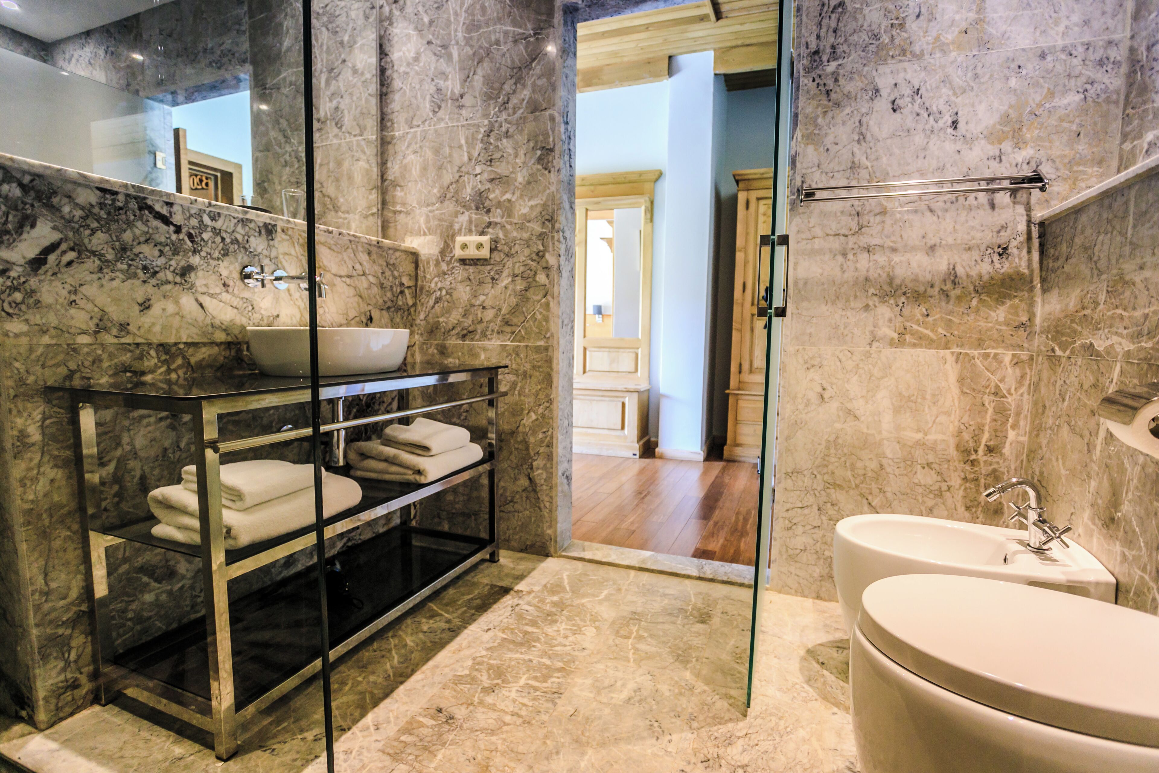 Deluxe Room | In-room safe, blackout drapes, soundproofing, free WiFi