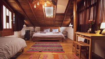 8 bedrooms, WiFi, bed sheets