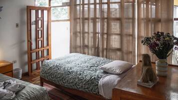 8 bedrooms, WiFi, bed sheets