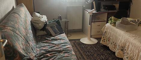 2 chambres, fer et planche à repasser, Wi-Fi, draps fournis