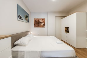 1 bedroom, iron/ironing board, WiFi, bed sheets - Stylish Apartment in Lungomare with Sea View by PikHost (Vlorë)
