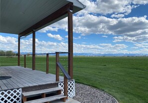 Terrace/patio - The Thompson Field Cottage

In The Heart of Gallatin Valley (Belgrade)