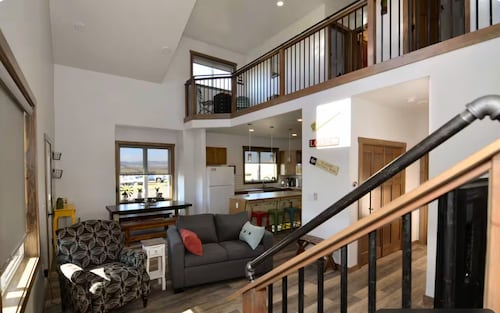 Cozy Montana Getaway With Beautiful Mountain Views