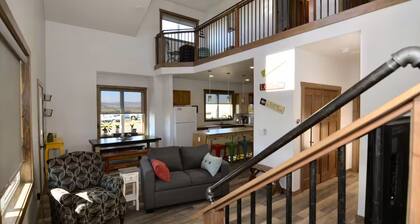 Cozy Montana Getaway With Beautiful Mountain Views