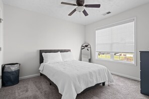 3 bedrooms, iron/ironing board, WiFi, bed sheets - Quaint Cottage-3BR/2B House with Arcade and Fire Pit in Quiet Part of Hope Mills (Hope Mills)