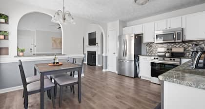 Quaint Cottage-3BR/2B House with Arcade and Fire Pit in Quiet Part of Hope Mills