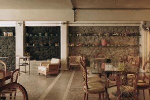 Dining - Mona Athens (Athens)
