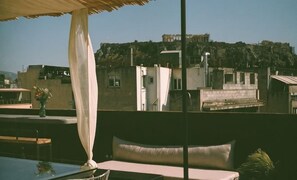 Outdoor dining - Mona Athens (Athens)