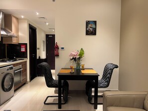 Microwave, oven, stovetop, dishwasher - Luxury Downtown Studio - Burj Khalifa View Balcony (Dubai)