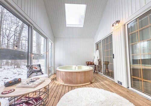 Spacious Poconos Home on Golf Course With Lake/Beach Access, Hot Tub, Grill