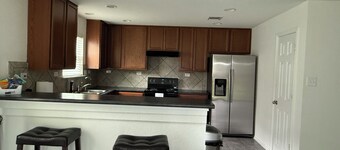 Veteran owned/operate Spacious 4-bedroom house close to Lackland and Sea World.